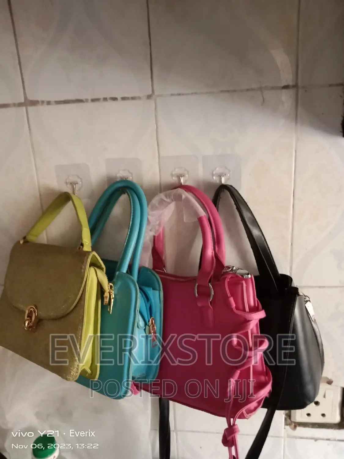 Adhesive Wall Hook/Wall Hanger/Hang Anything Hangable
