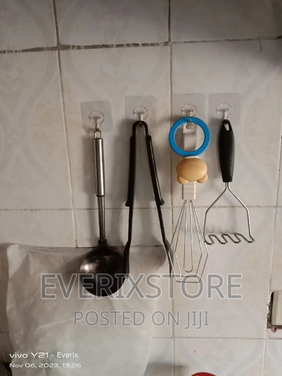 Adhesive Wall Hook/Wall Hanger/Hang Anything Hangable