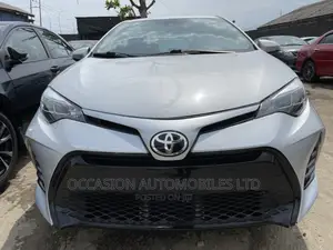 Toyota Corolla SE (1.8L 4cyl 6M) 2018 Silver
