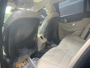 Mercedes-Benz C300 2017 Blue