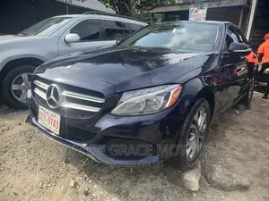 Mercedes-Benz C300 2017 Blue