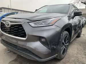 Toyota Highlander XSE 2021 Gray