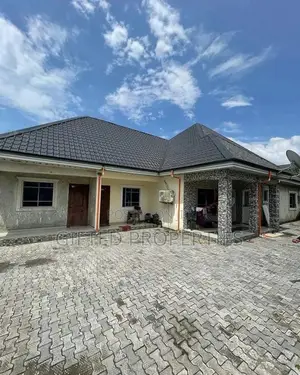 3bdrm Bungalow in Egbelu Ogbogoro Rd, Port-Harcourt for sale