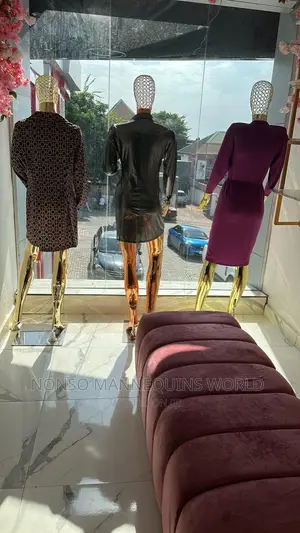 Female Gold Mannequins With Basket Head