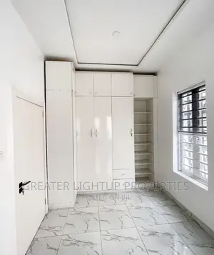 Furnished 4bdrm Apartment in Favourite Estate, Ajah for sale