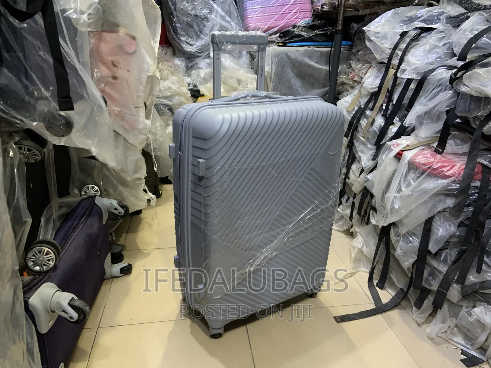 Medium Size Quality Unbreakable Travel Luggage