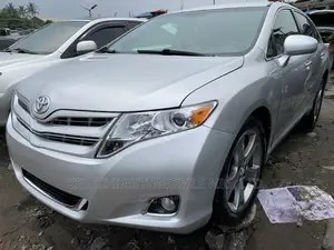 Toyota Venza AWD 2010 Silver