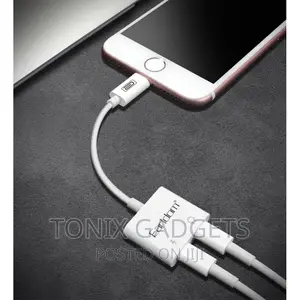 2-in-1 Lightning Switch Jack - Charging + Audio Listener