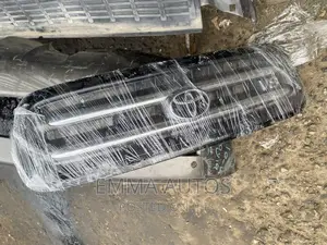 Front Grill Toyota Sequoia 2002-2005 Available Now