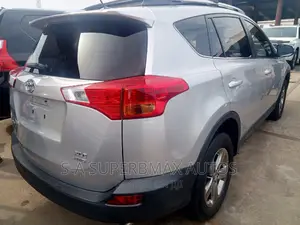 Toyota RAV4 XLE 4dr SUV (2.5L 4cyl 6A) 2015 Silver