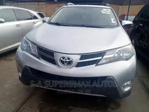 Toyota RAV4 XLE 4dr SUV (2.5L 4cyl 6A) 2015 Silver