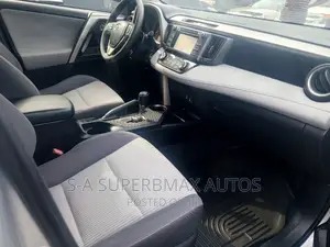 Toyota RAV4 XLE 4dr SUV (2.5L 4cyl 6A) 2015 Silver