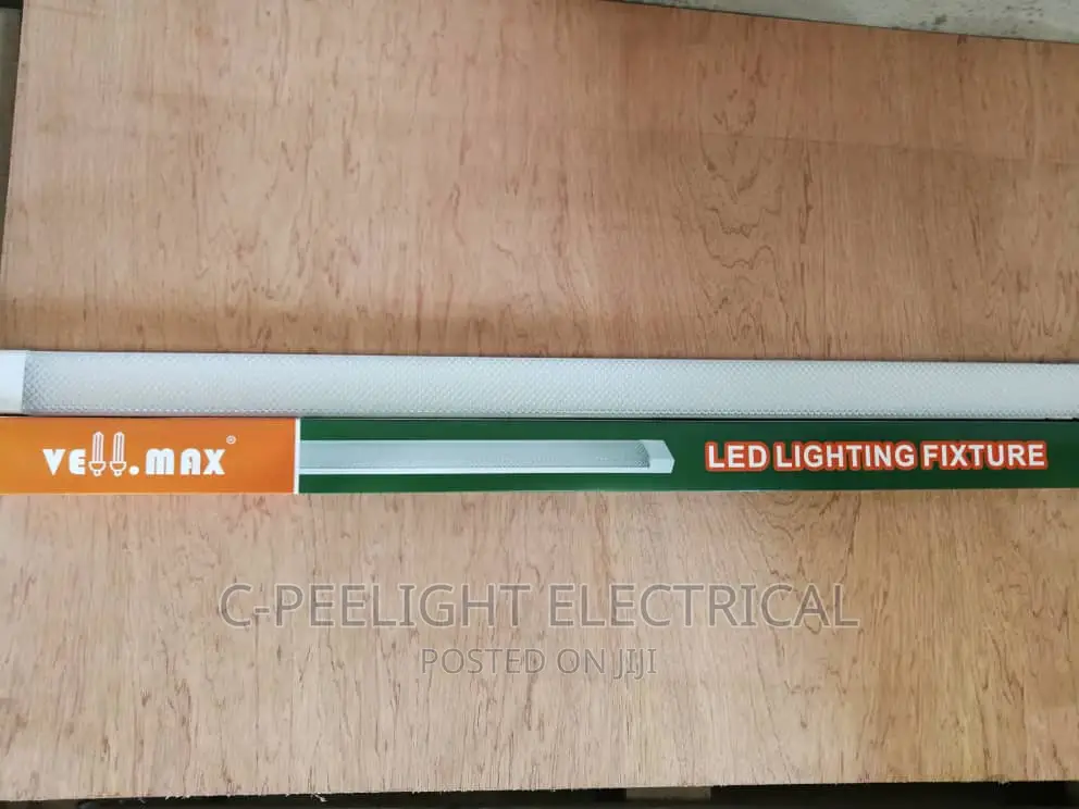 4 Ft Double Fluorescent Fitting