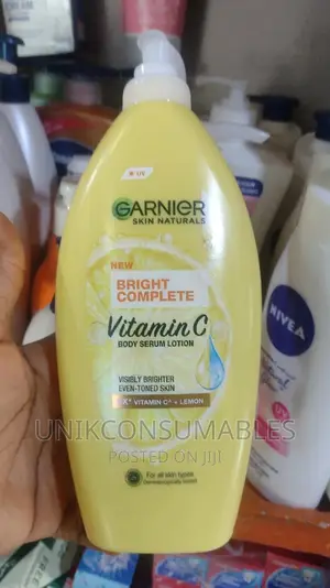 Photo - Garnier Bright Complete Moisturizing Serum in Lotion 400ml