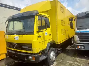 Mercedes Benz Truck 1317 2007 Yellow
