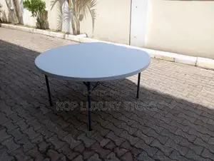 Round Plastic Table 5ft