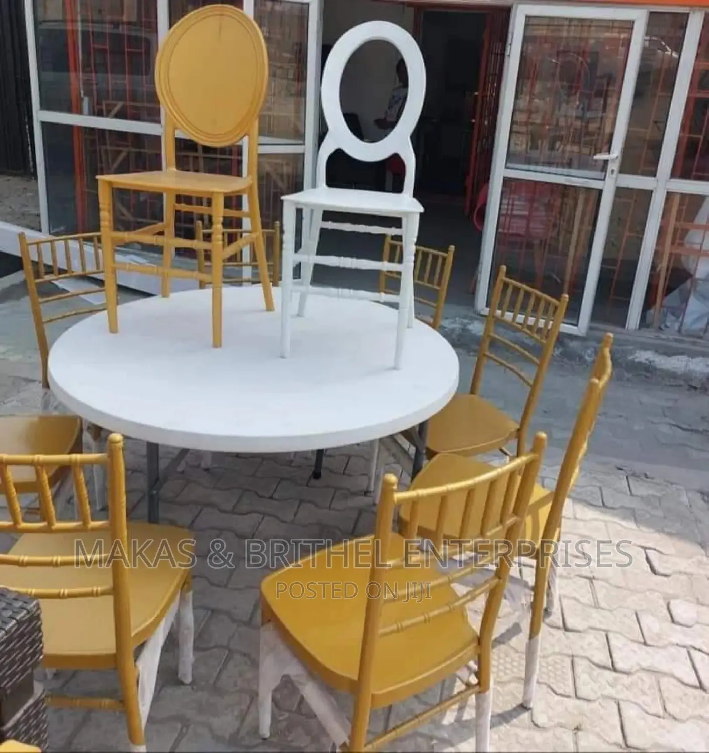 Banquet/Event Round Table of 8chairs