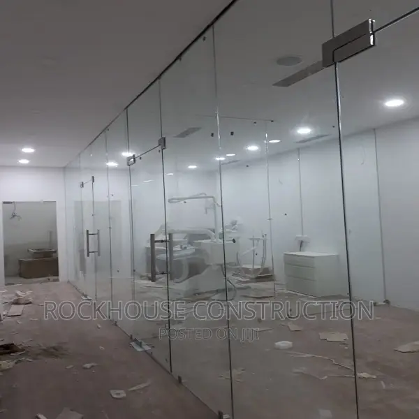Frameless Office Partition With Temperd Thick Glass