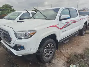 Toyota Tacoma Limited 2021 White