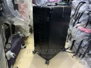Big Size Quality Imported Aluminium Frame Travel Luggage
