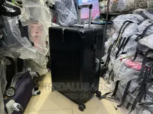 Big Size Quality Imported Aluminium Frame Travel Luggage