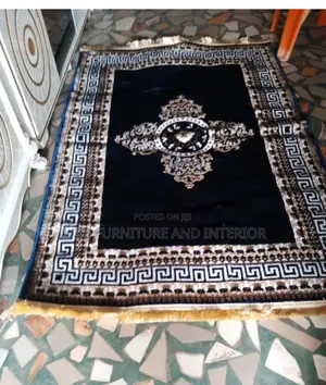 Real Unique Center Rug