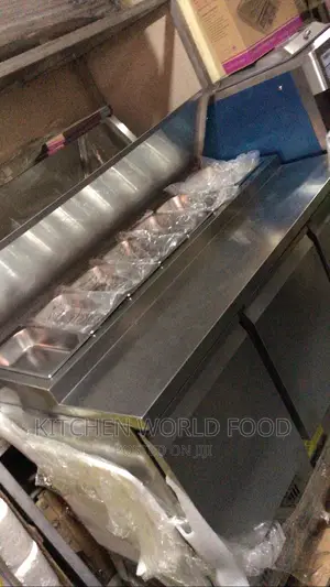 Standing Salad Bar With Undercounter Chiller
