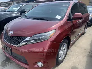 Toyota Sienna 2015 Red