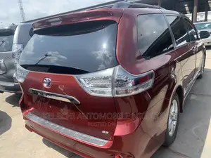 Toyota Sienna 2015 Red