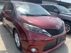 Toyota Sienna 2015 Red