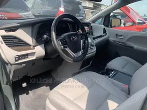 Toyota Sienna XLE 8 Passenger (3.5L 6cyl 6A) 2016 Gray