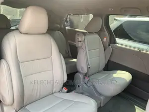 Toyota Sienna XLE 8 Passenger (3.5L 6cyl 6A) 2016 Gray