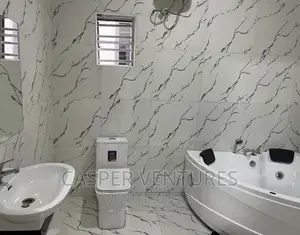 Glittering Apartment in Chevron