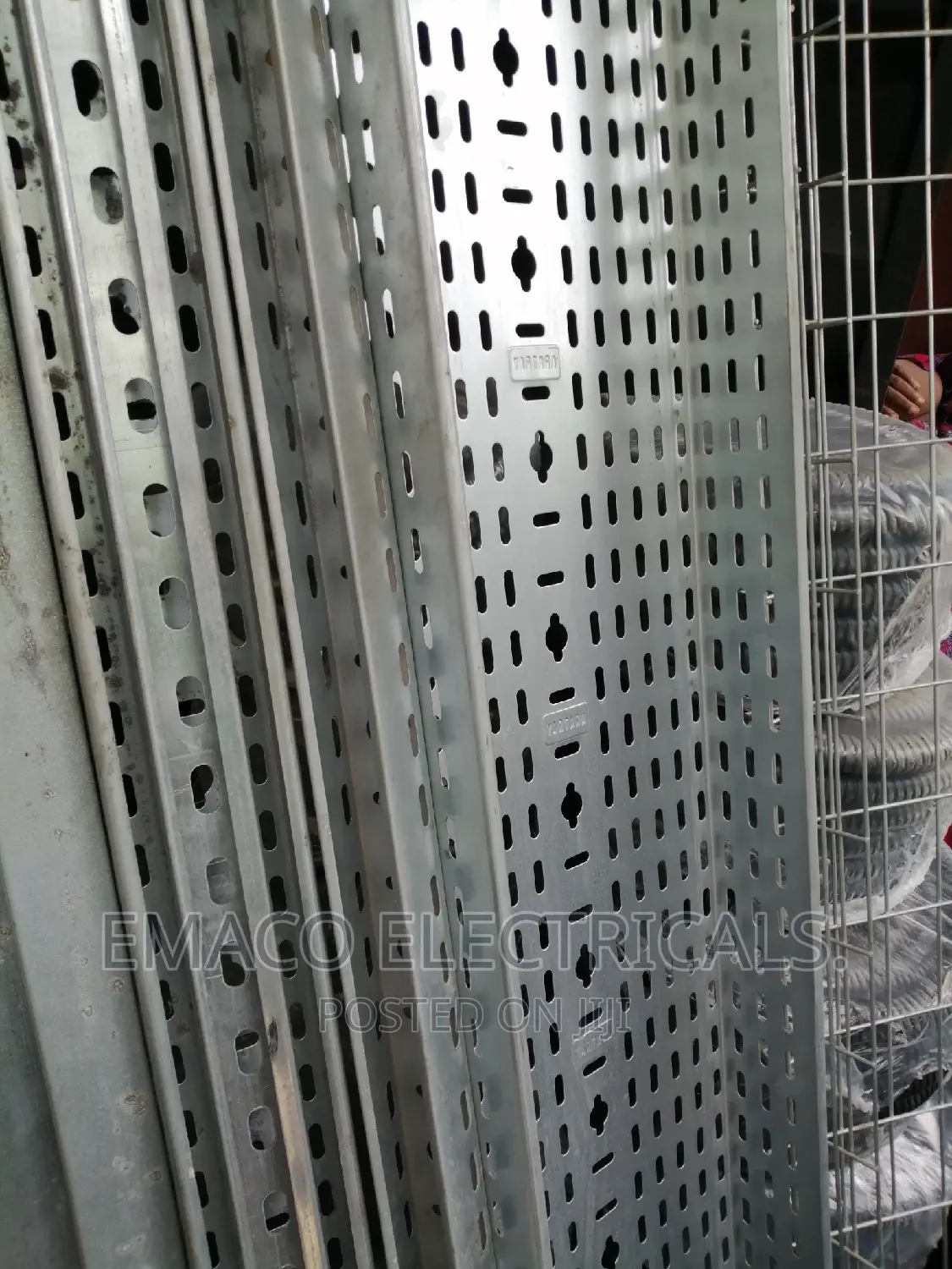 Galvanized Cable Trays and Wire Mesh