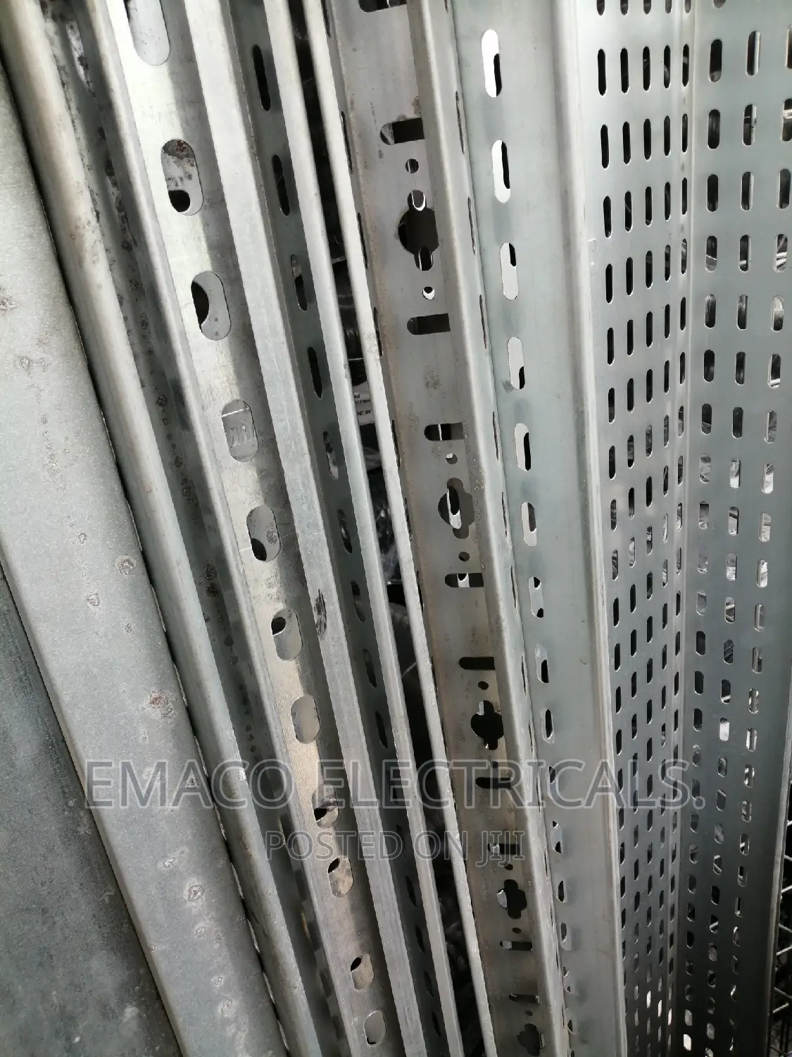 Galvanized Cable Trays and Wire Mesh