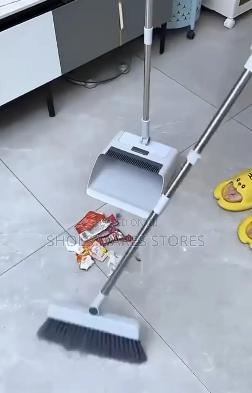 Sweeping Scrubbing Brush With Packer