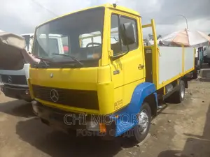 Mercedes Truck 814 Yellow Blue