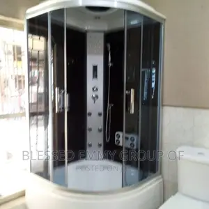 Executive High Base Shower Room