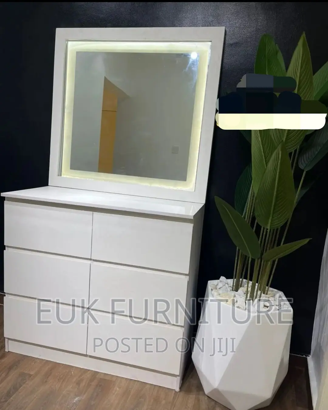 Unique Dresser Set