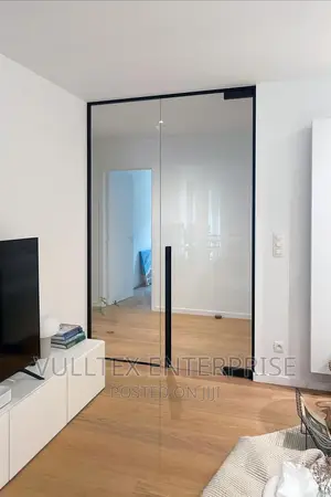 Single Swing Door+Fix Glass