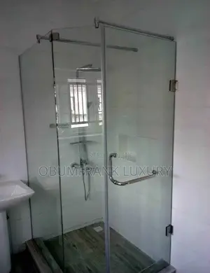 10mm Glass Cubicle