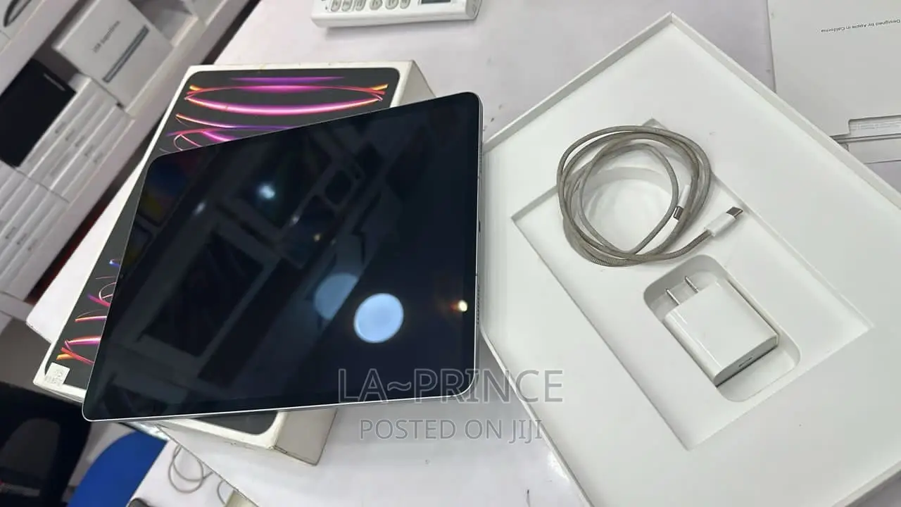 Apple iPad Pro 12.9 (2022) 256 GB Gray