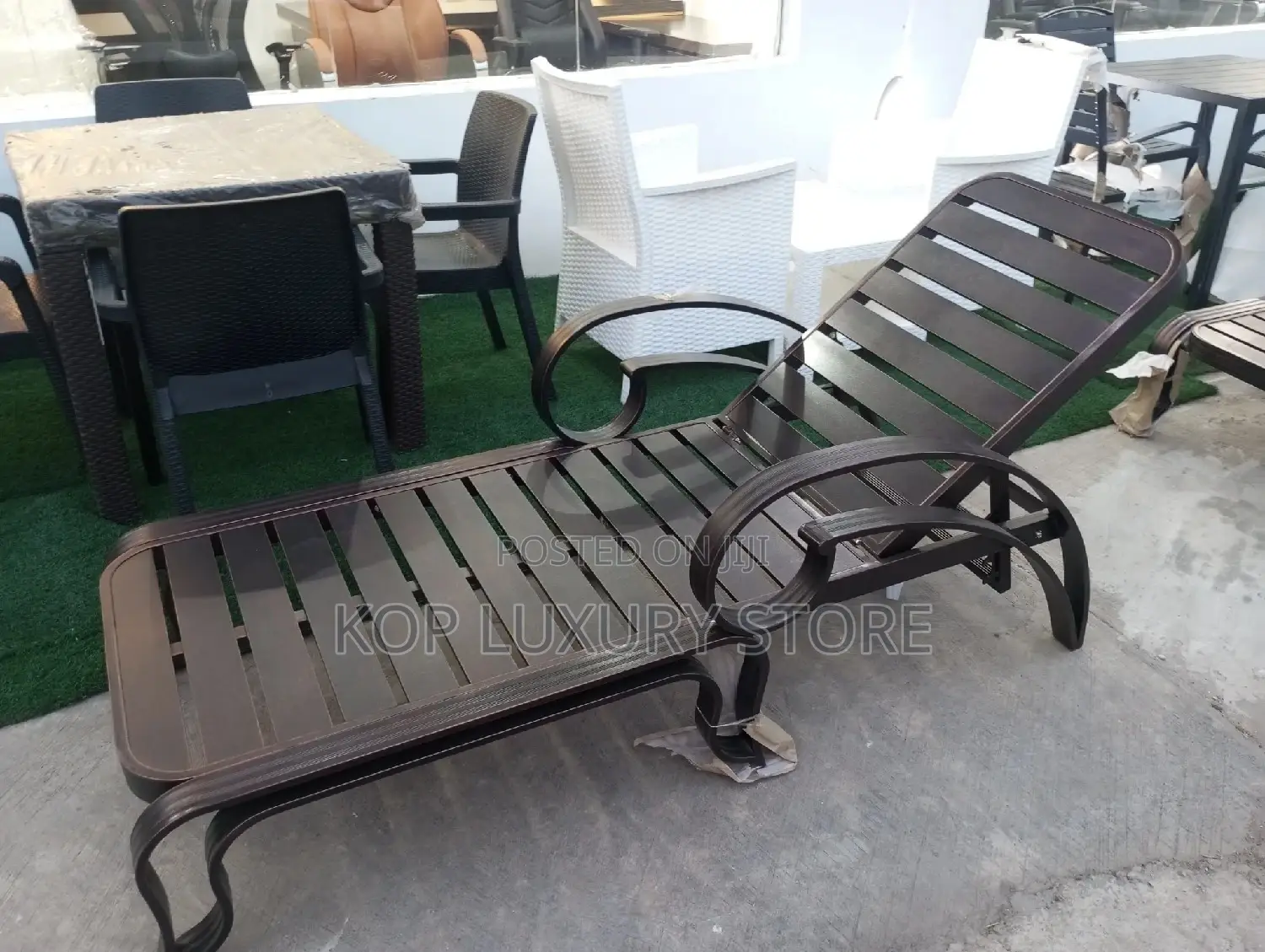 Iron Swimming Pool Bed