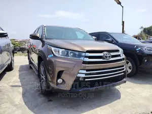 Toyota Highlander XLE 4x4 V6 (3.5L 6cyl 8A) 2018 Brown
