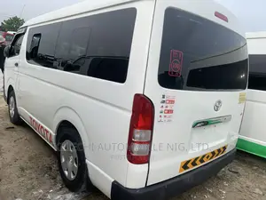 Toyota HiAce 2013 White