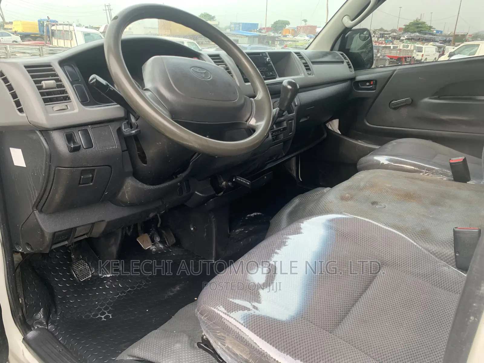 Toyota HiAce 2013 White