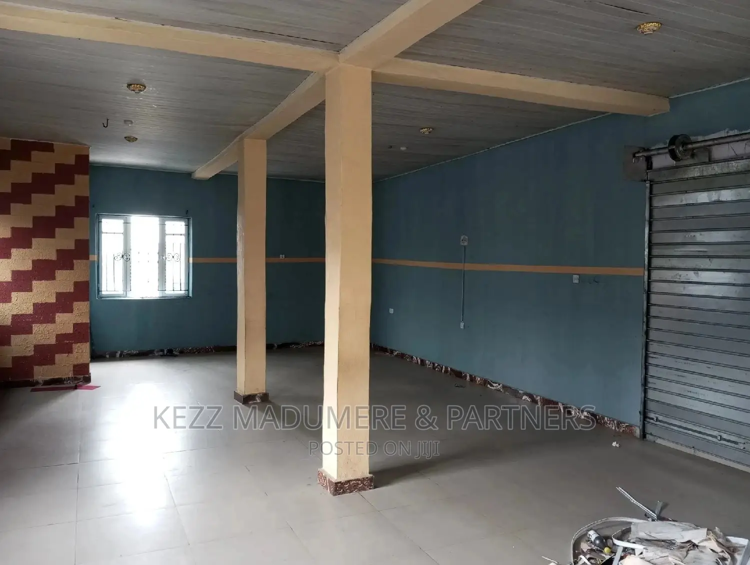 To Let : A Upstairs Sizeable Hall With Toilet