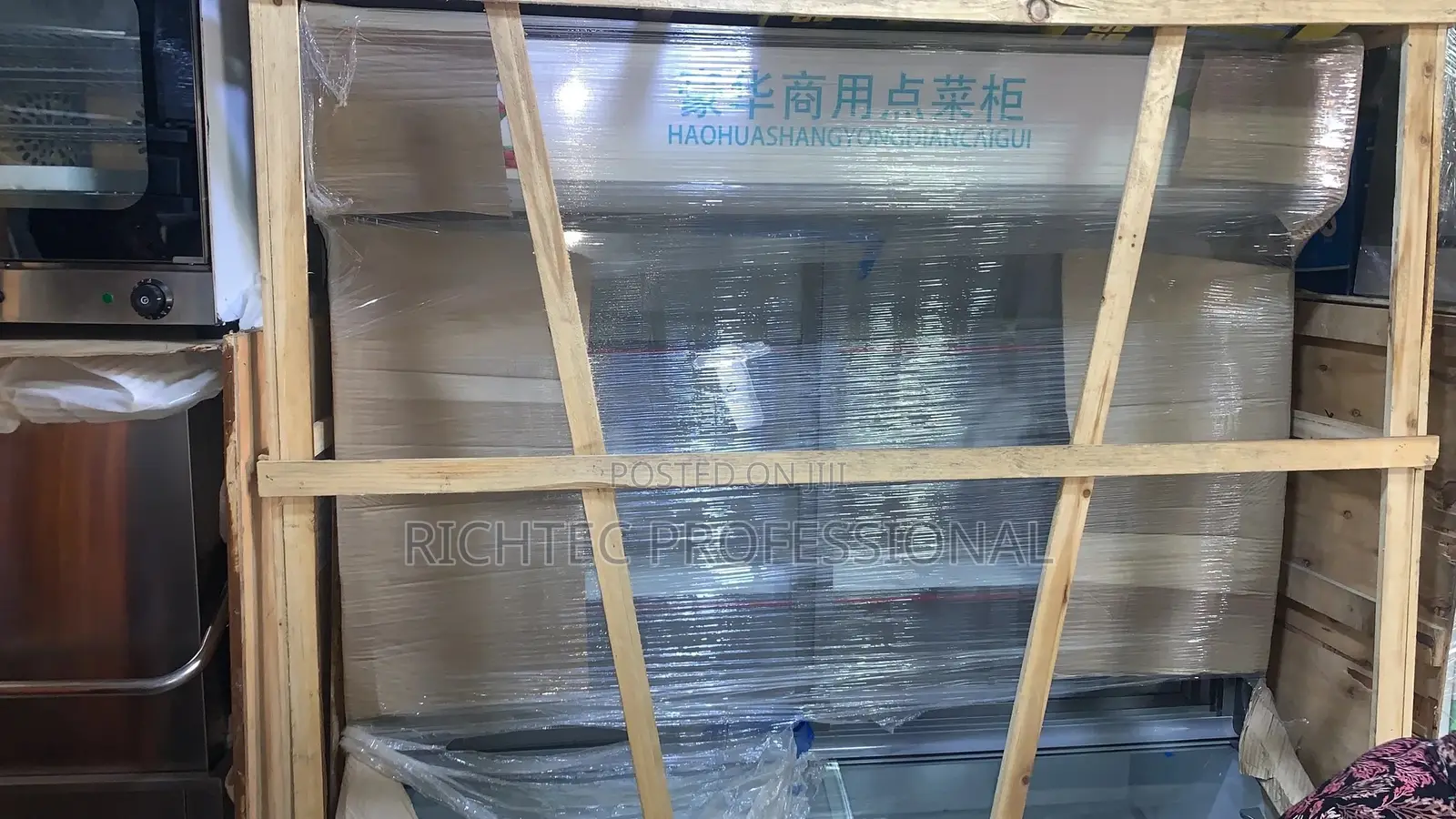 High Quality Display Showcases Chiller