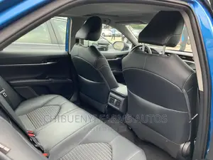 Toyota Camry SE (2.5L 4cyl 8A) 2019 Blue