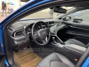 Toyota Camry SE (2.5L 4cyl 8A) 2019 Blue